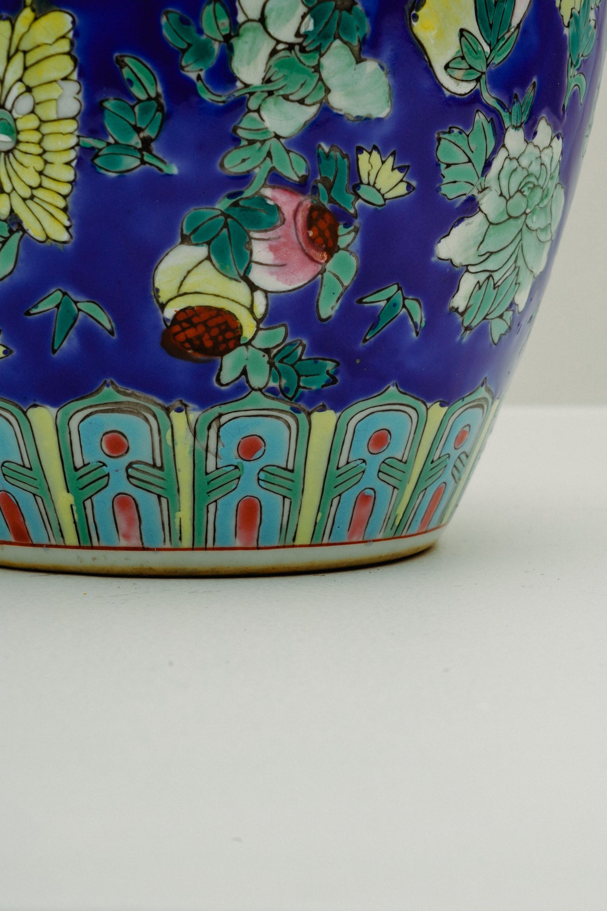 Chinoiserie porcelain temple jar, gitane with flowers