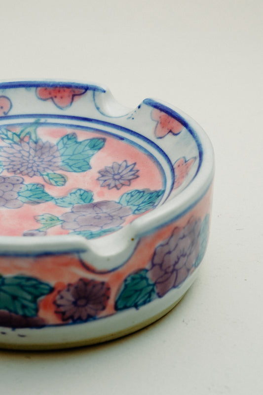 Chinoiserie porcelain ashtray
