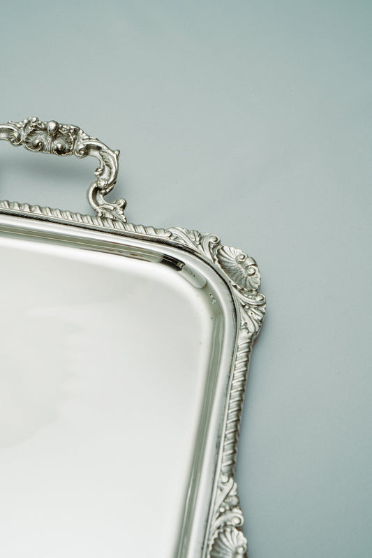 Tray with shell details