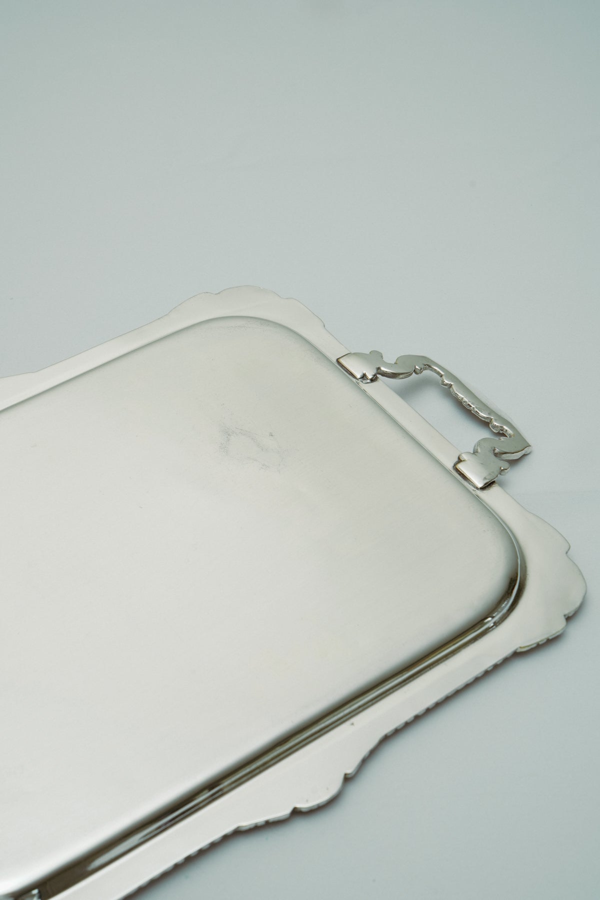 Tray with shell details
