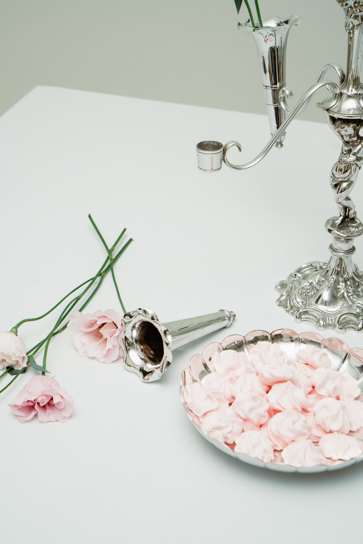 Soliflore, 4 vases and tray