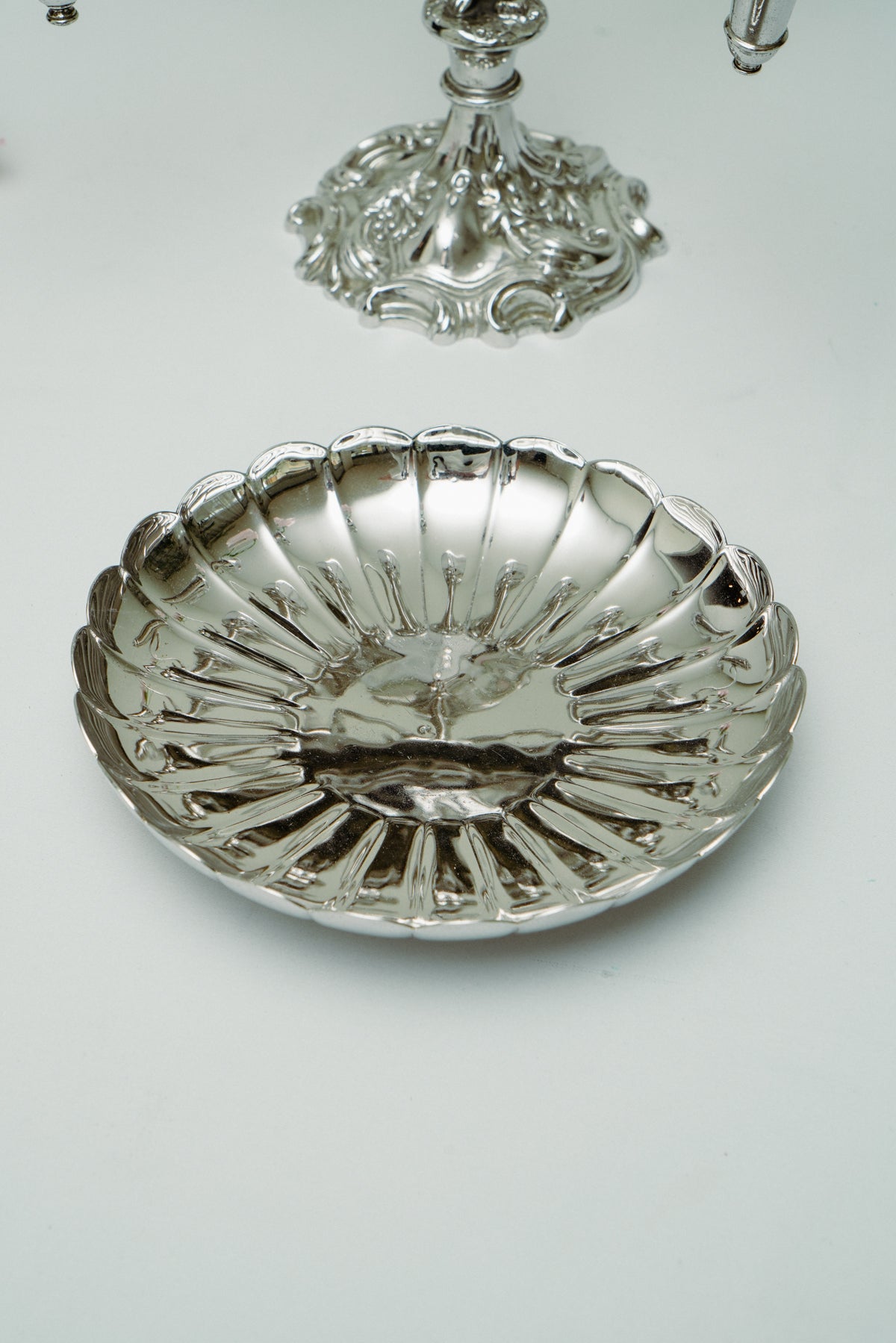 Soliflore, 4 vases and tray