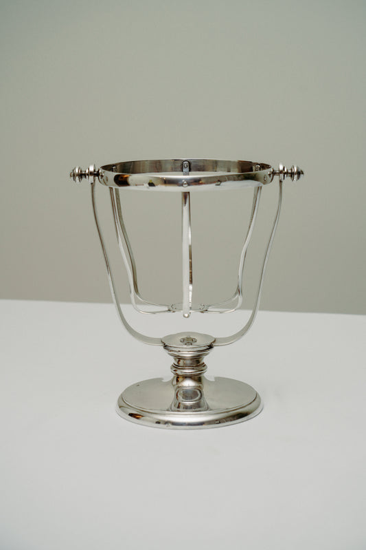 Swinging bottle holder