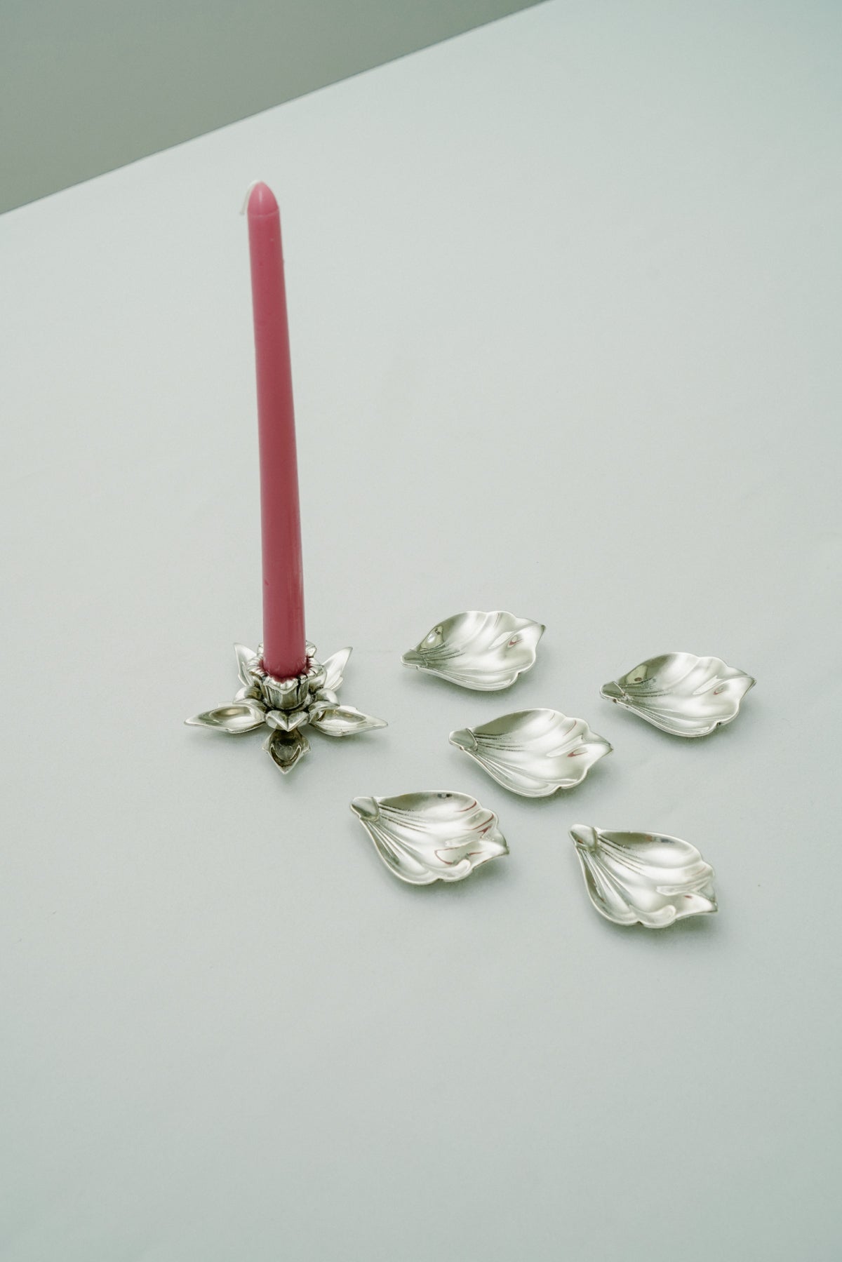 Candleholder and ashtray with petals