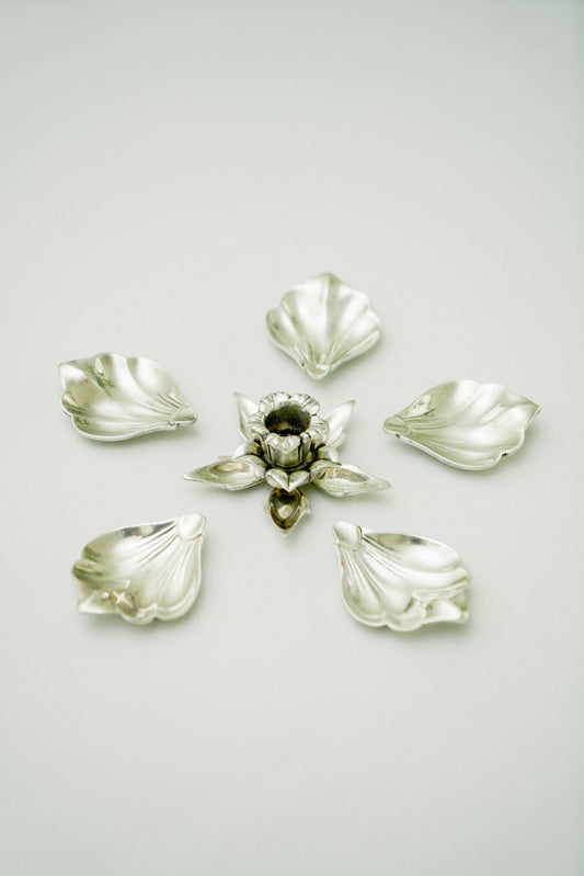 Candleholder and ashtray with petals