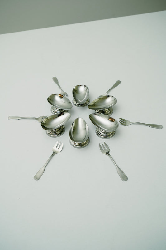 Set of 6 mini oyster shaped coupes with forks