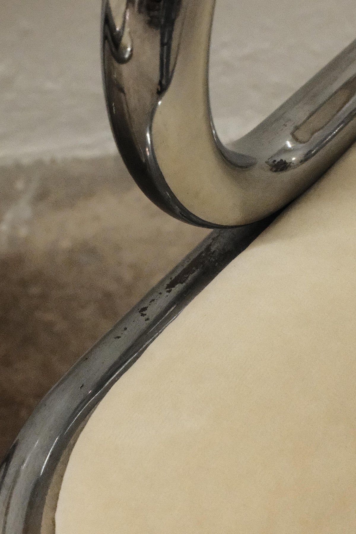 Pair of curved chromed steel chairs, Space Age 1970s