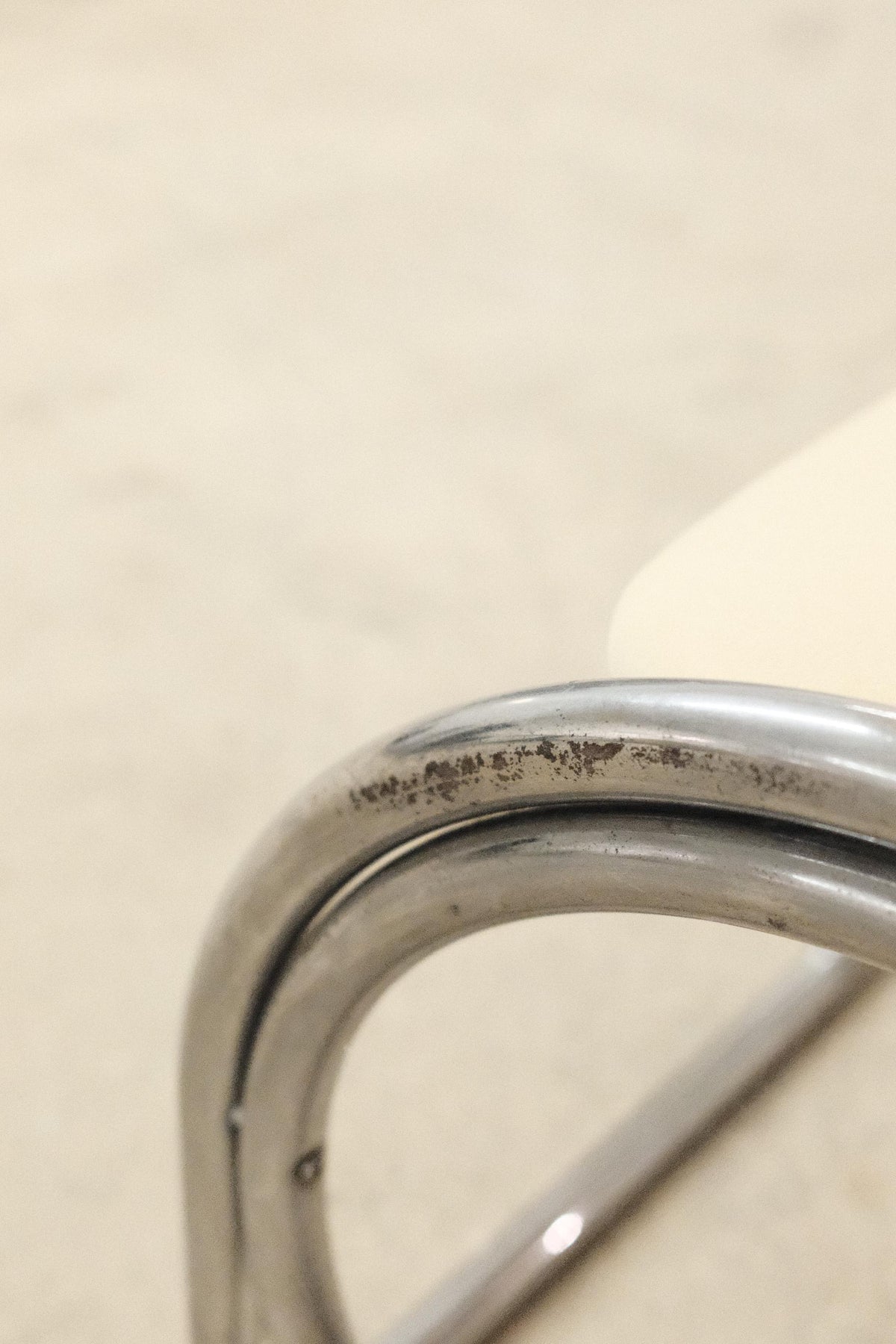 Pair of curved chromed steel chairs, Space Age 1970s