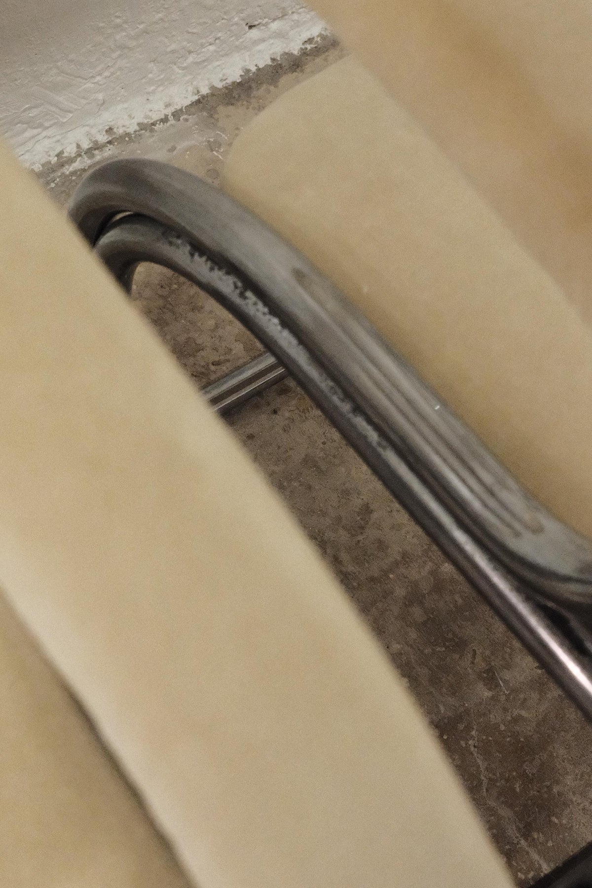 Pair of curved chromed steel chairs, Space Age 1970s