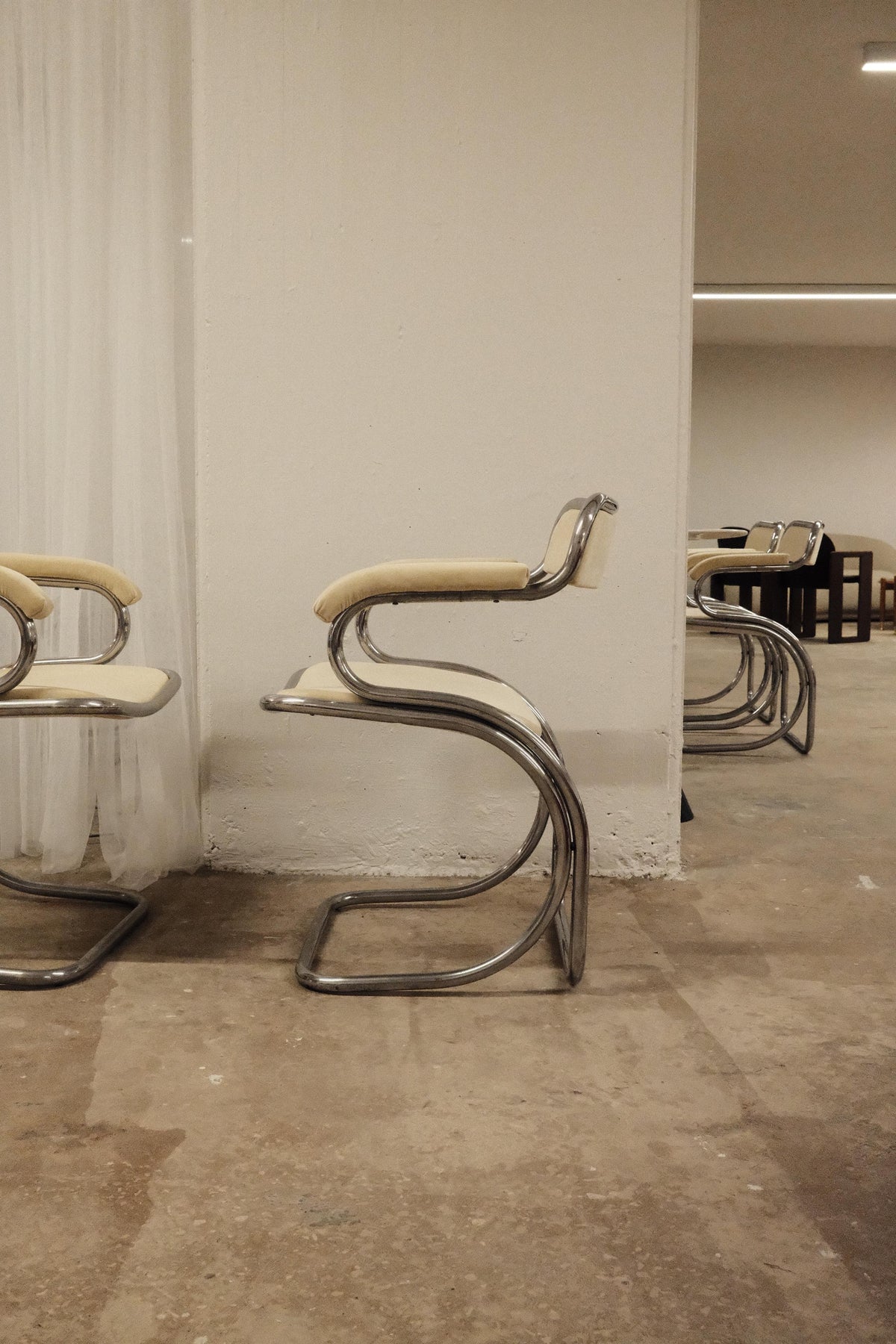 Pair of curved chromed steel chairs, Space Age 1970s