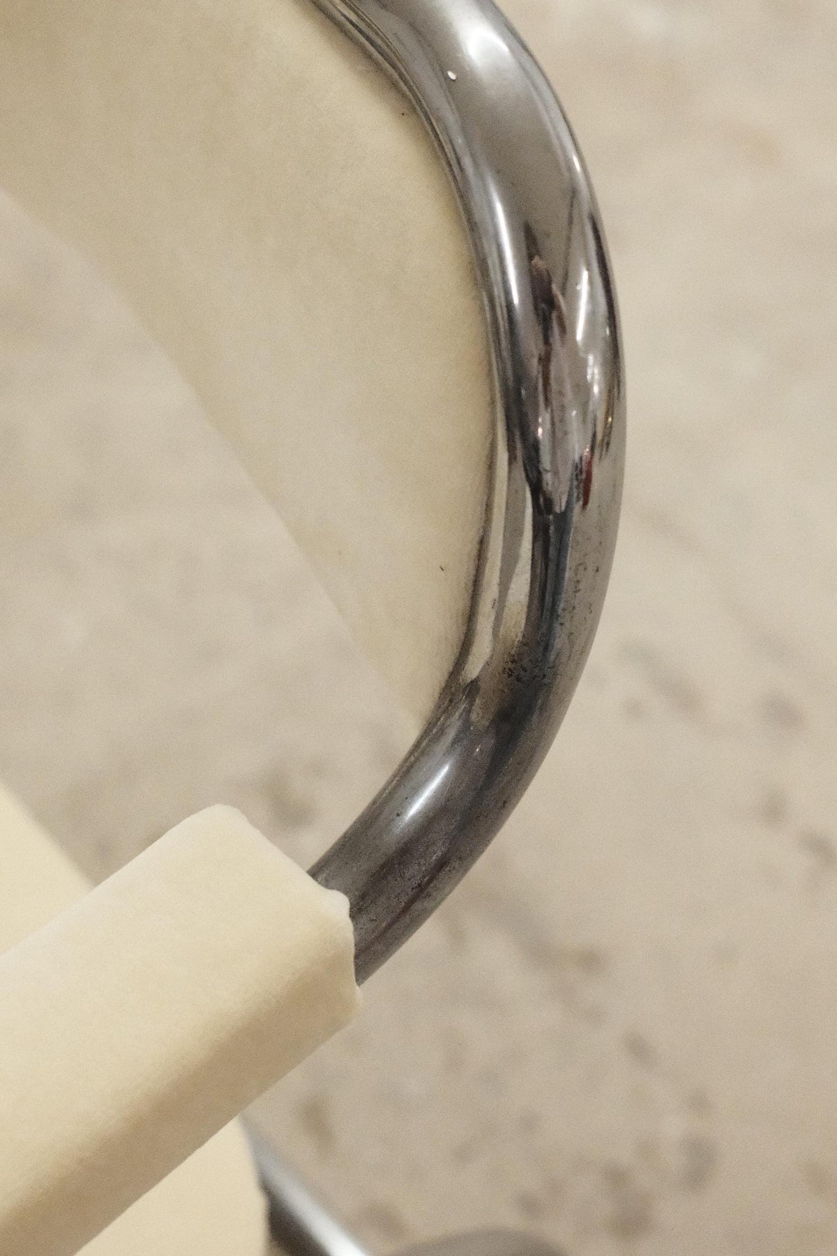 Pair of curved chromed steel chairs, Space Age 1970s