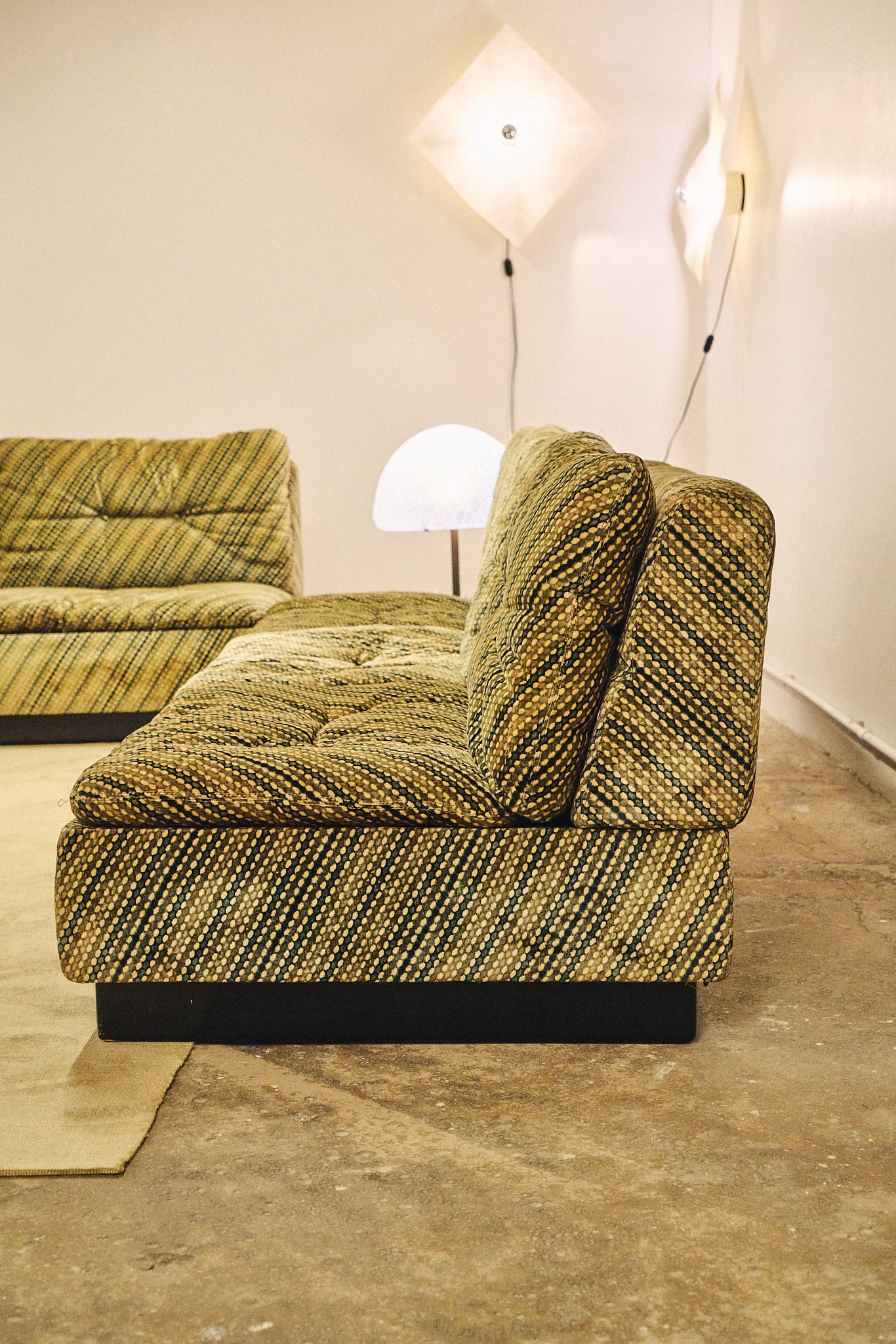 "P10 Proposals" modular sofa by Giovanni Offredi for Saporiti