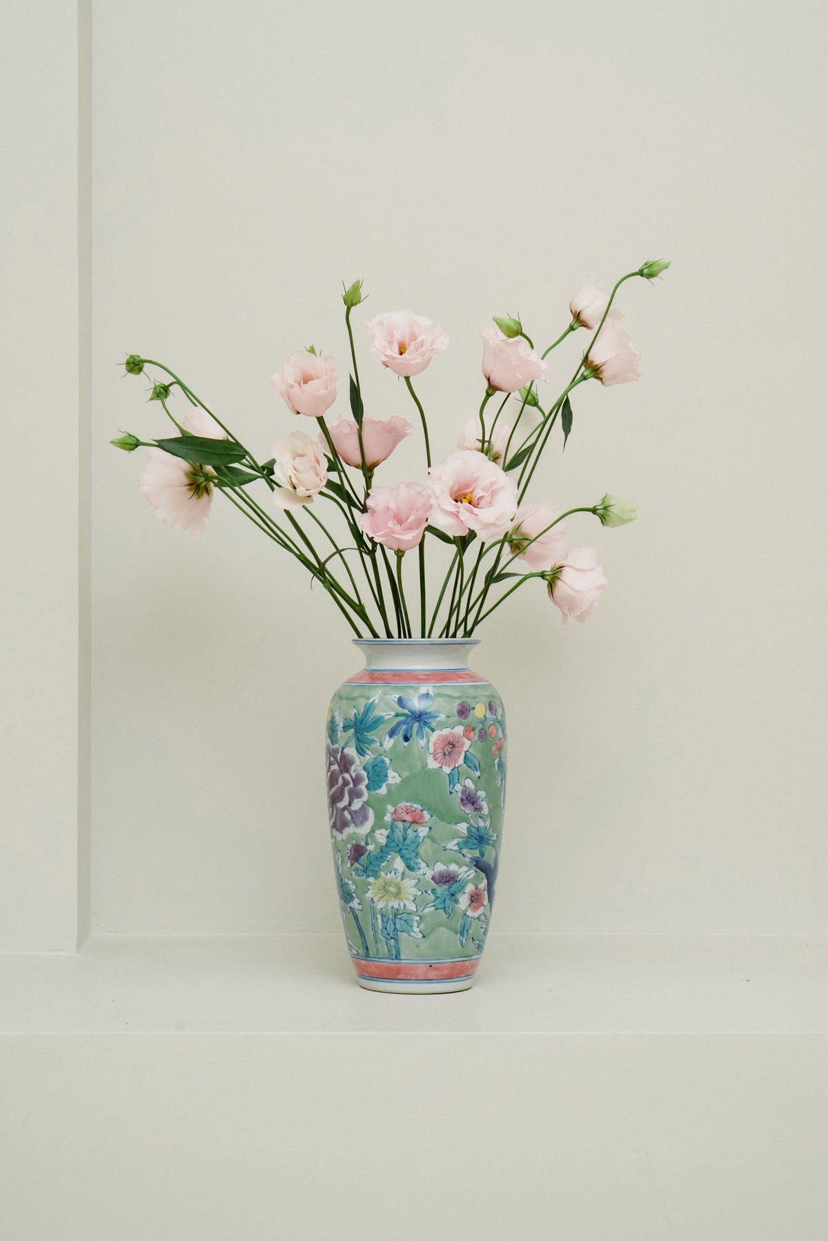 Chinoiserie porcelain vase, green with flowers
