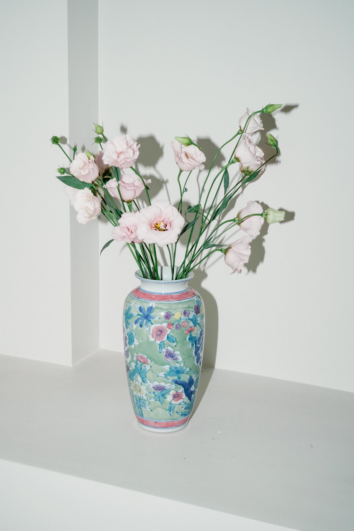 Chinoiserie porcelain vase, green with flowers