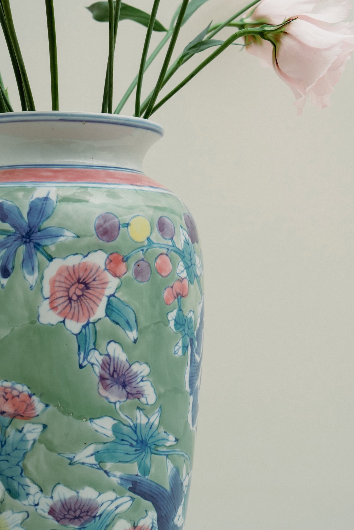 Chinoiserie porcelain vase, green with flowers