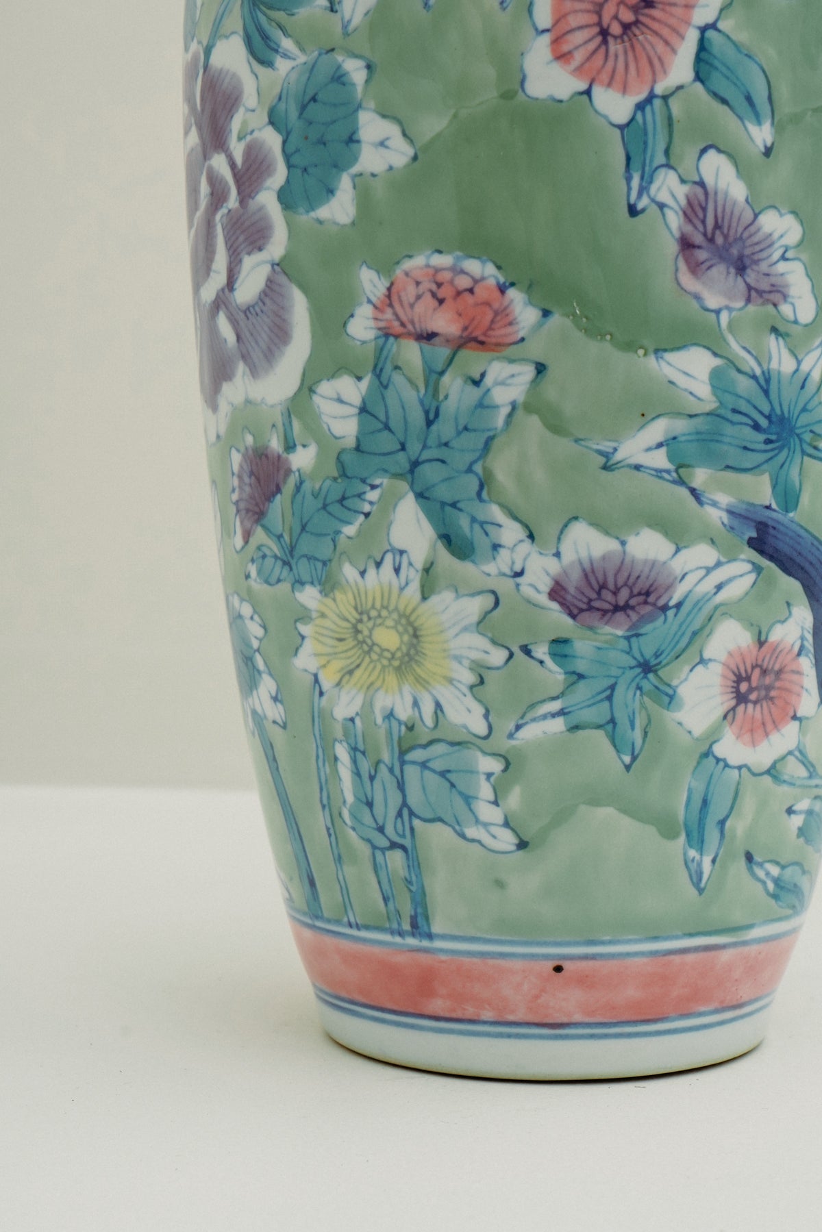 Chinoiserie porcelain vase, green with flowers
