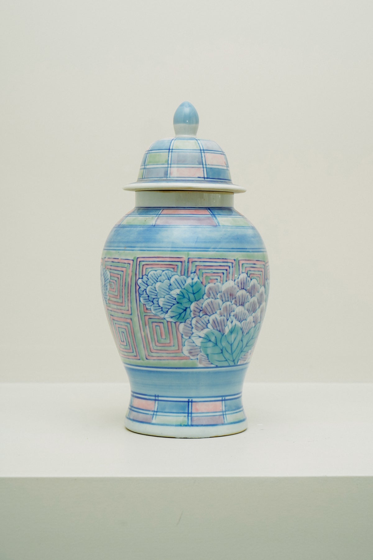 Chinoiserie porcelain temple jar, turquoise with flowers