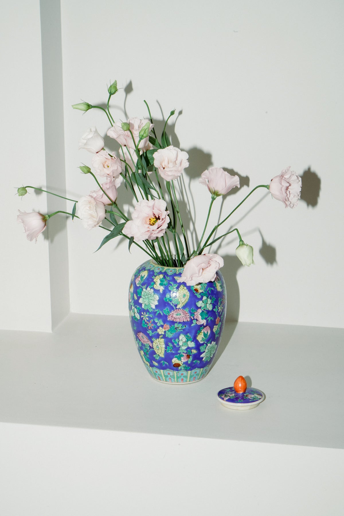 Chinoiserie porcelain temple jar, gitane with flowers