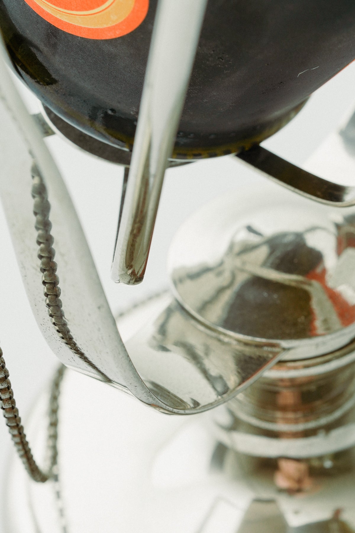 Swinging bottle holder