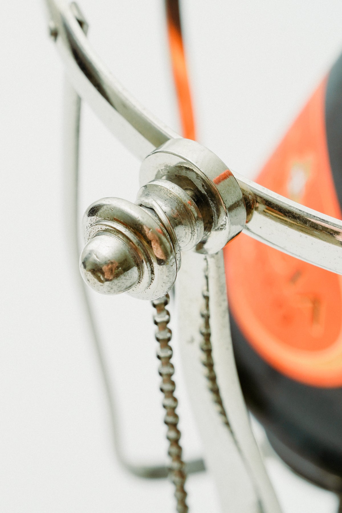 Swinging bottle holder