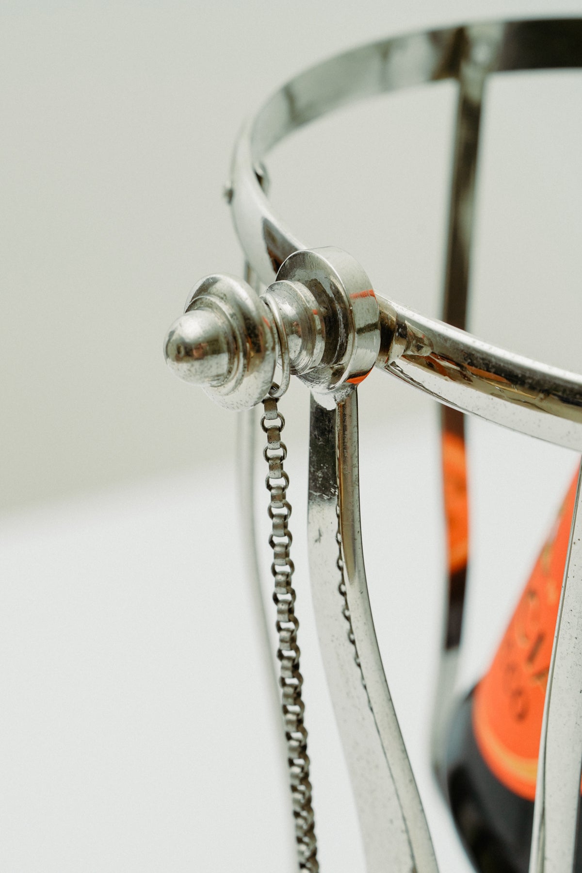 Swinging bottle holder