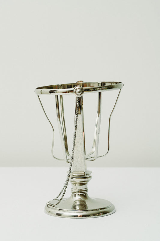 Swinging bottle holder