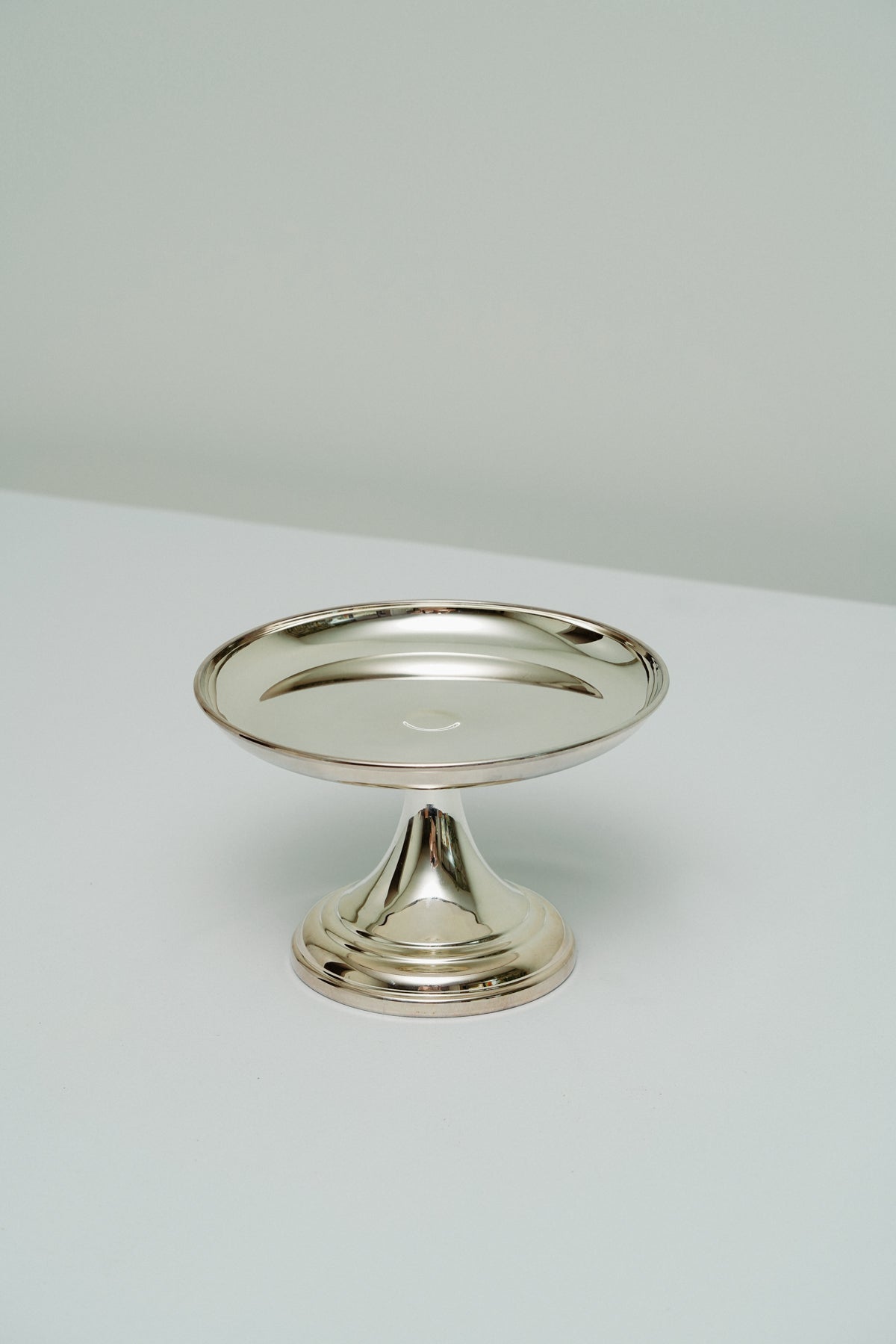 Single tier cake stand