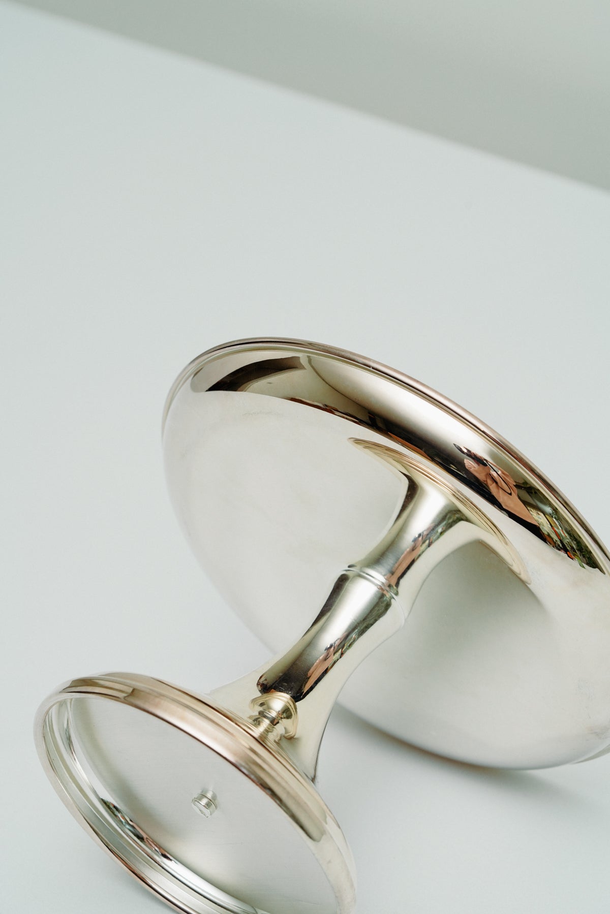 Single tier cake stand