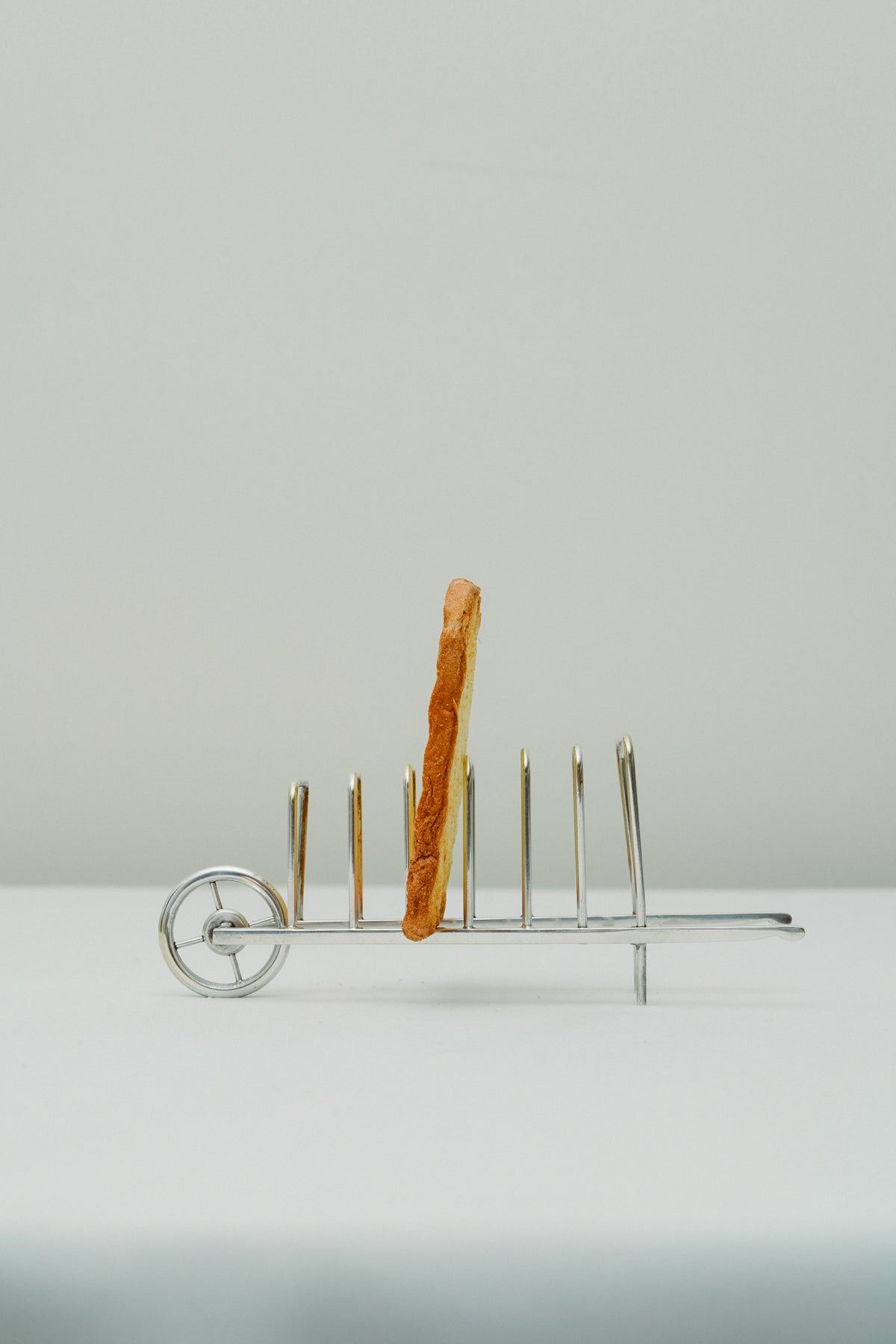Wheelbarrow toast rack