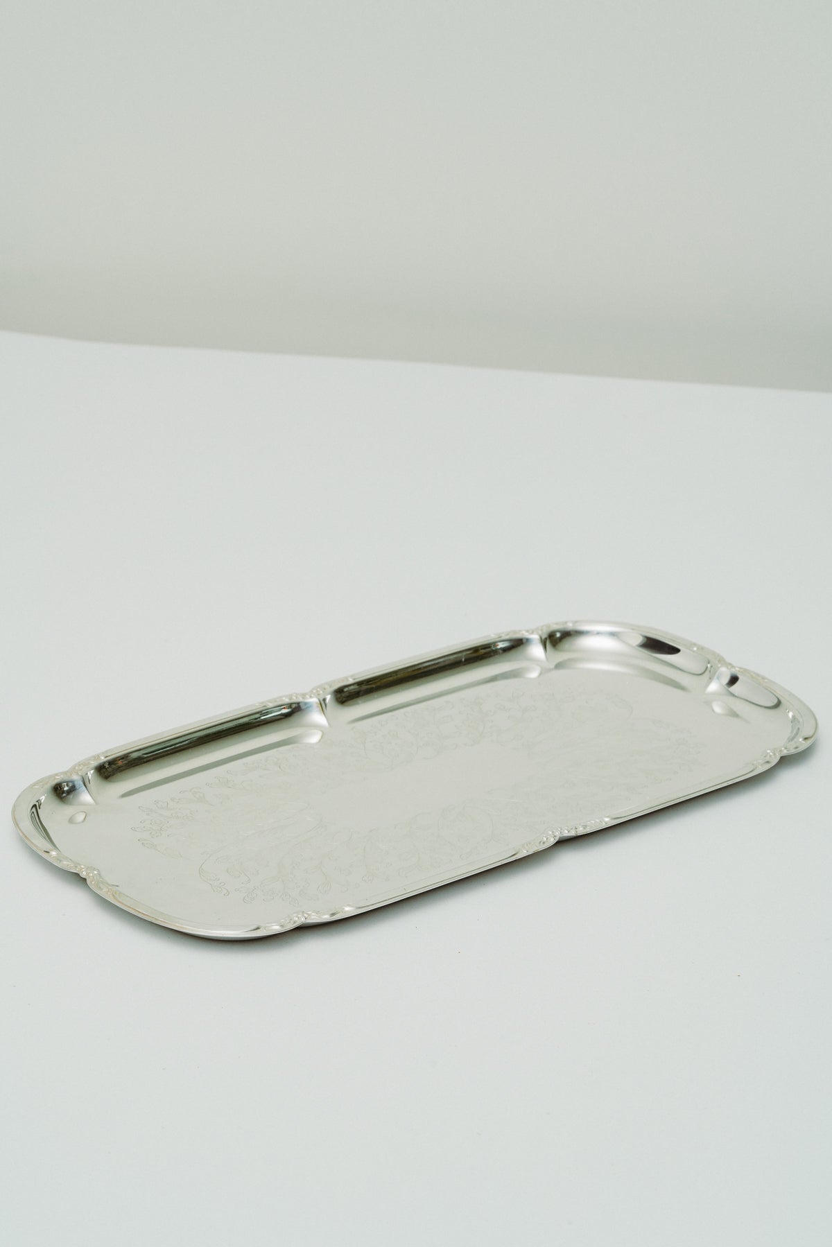Rectangular tray with engravings