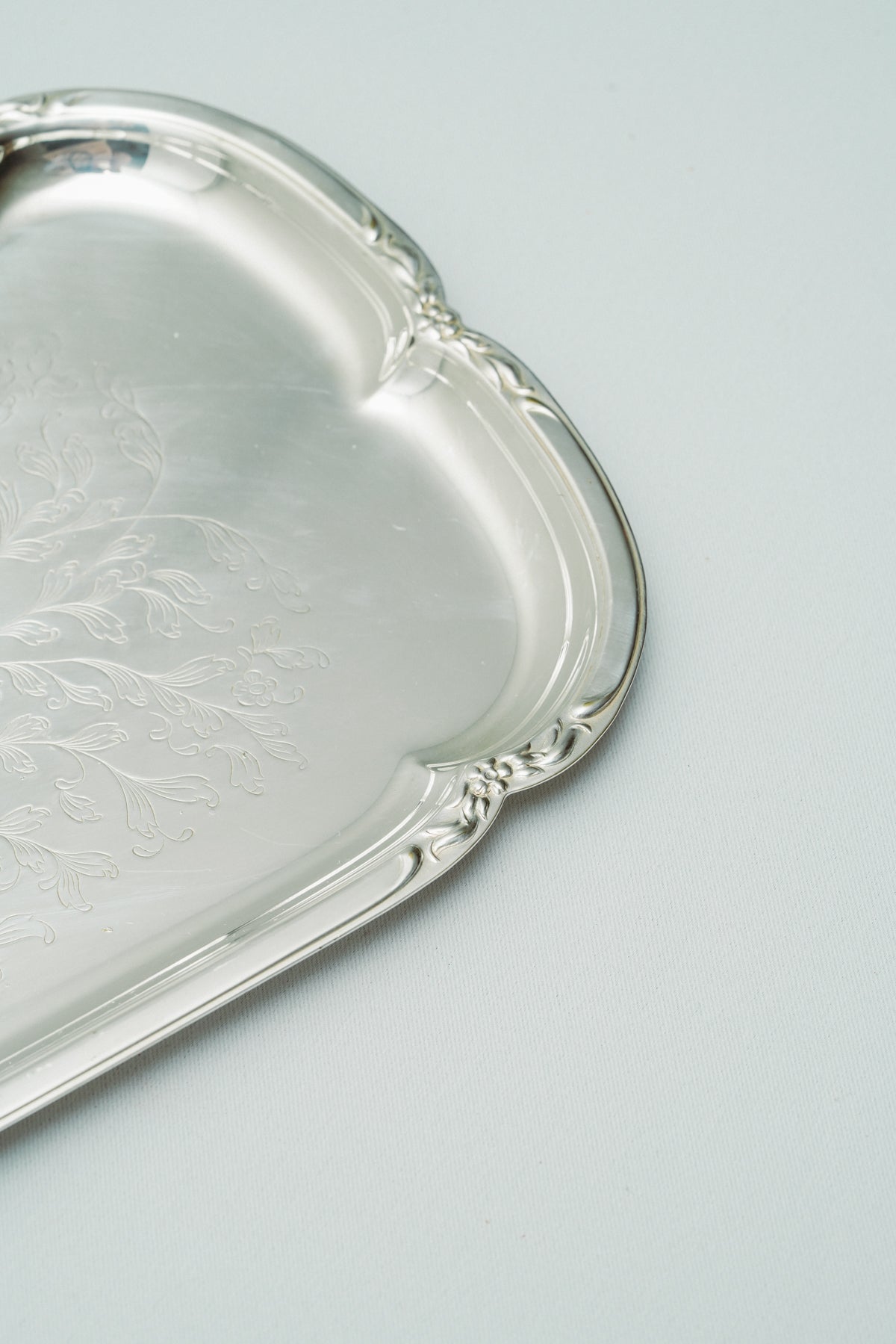 Rectangular tray with engravings