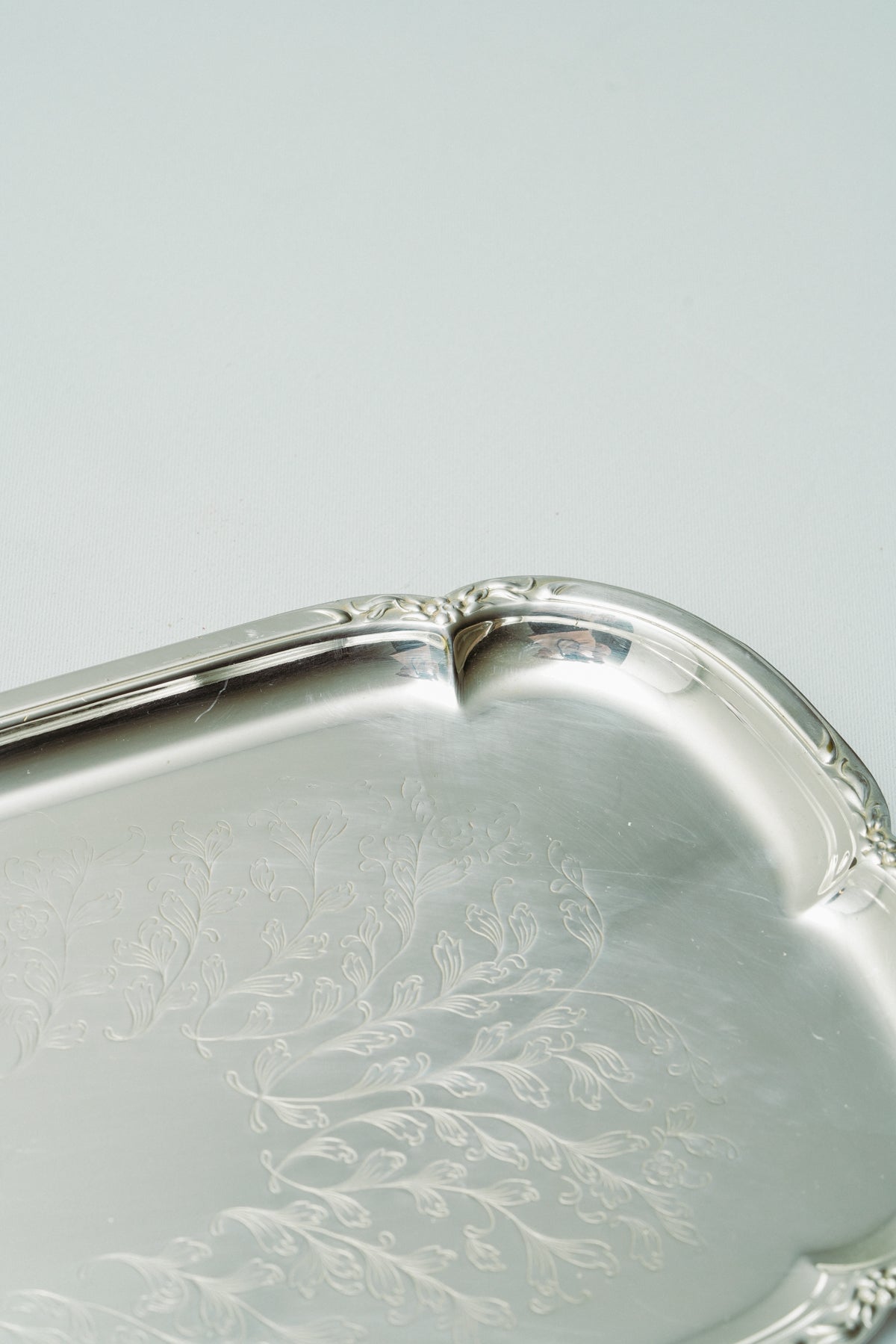 Rectangular tray with engravings