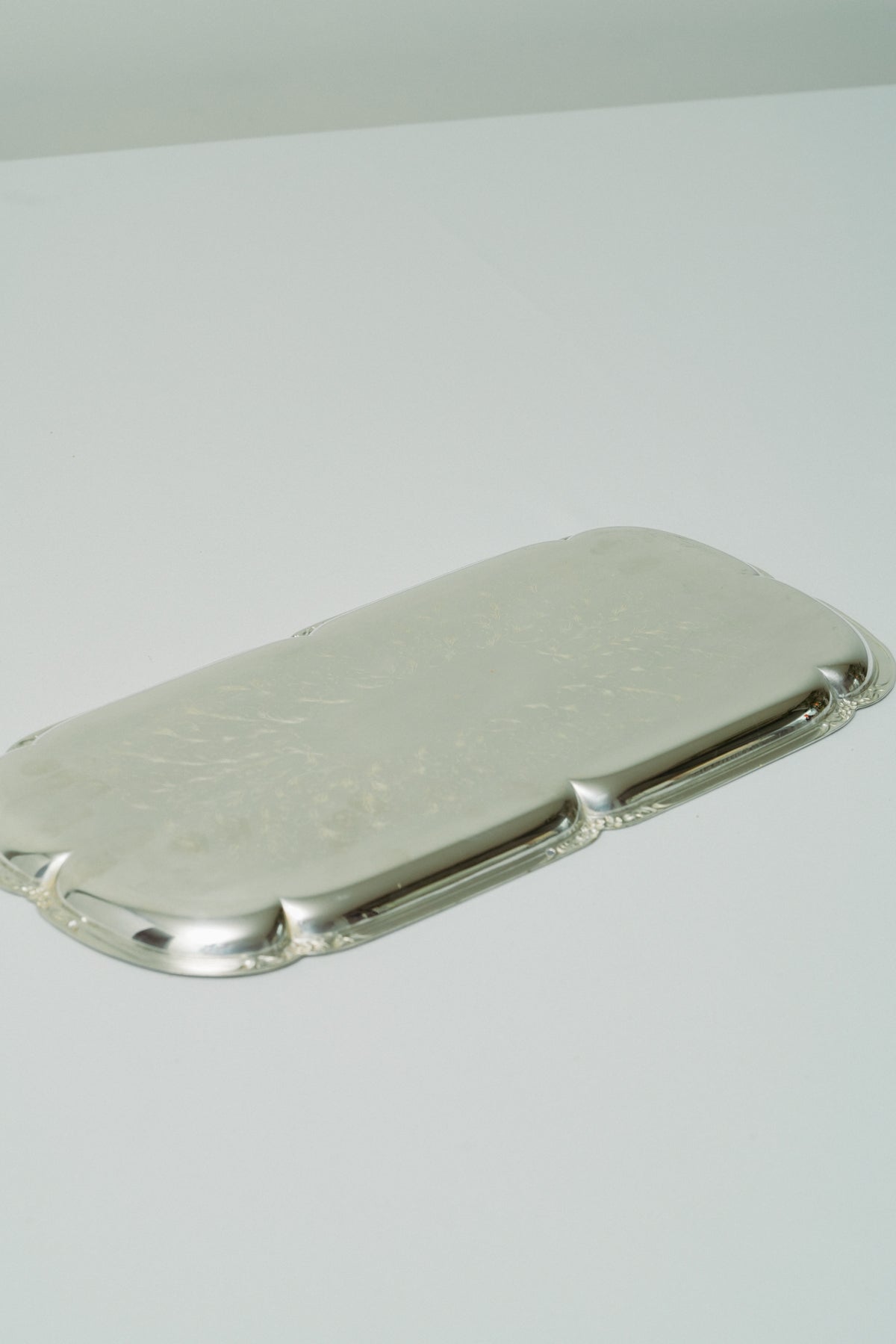 Rectangular tray with engravings