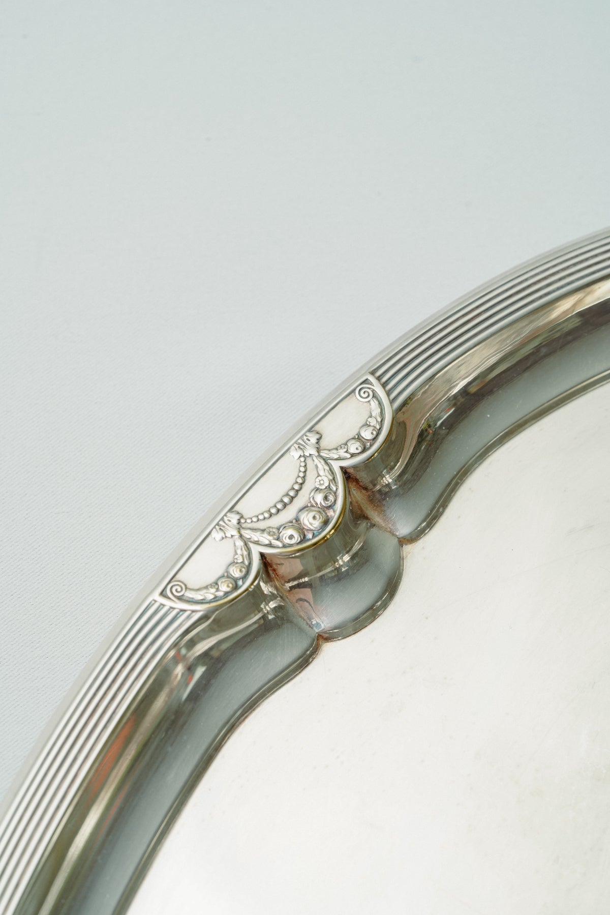 Tray with engravings