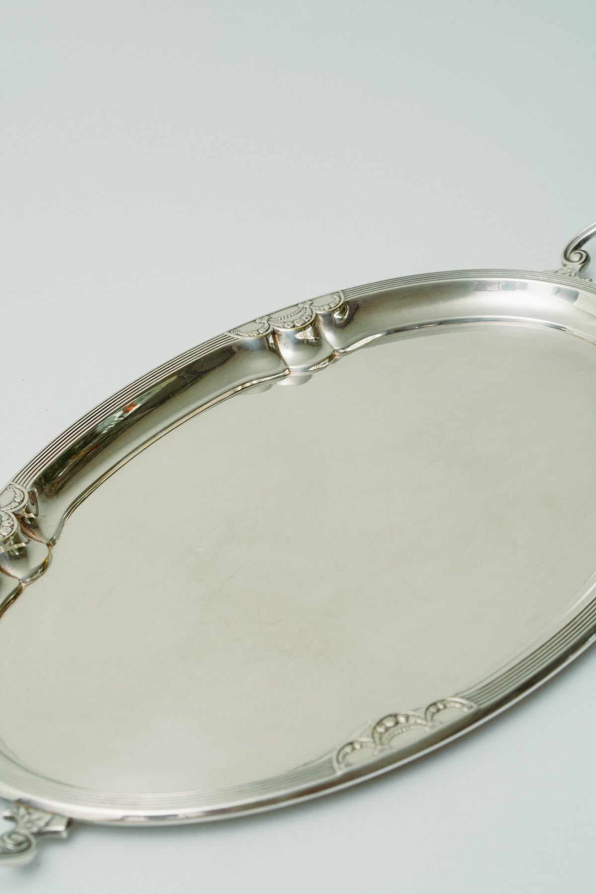 Tray with engravings