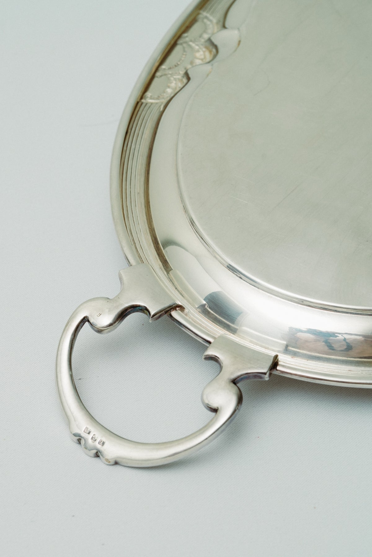 Tray with engravings