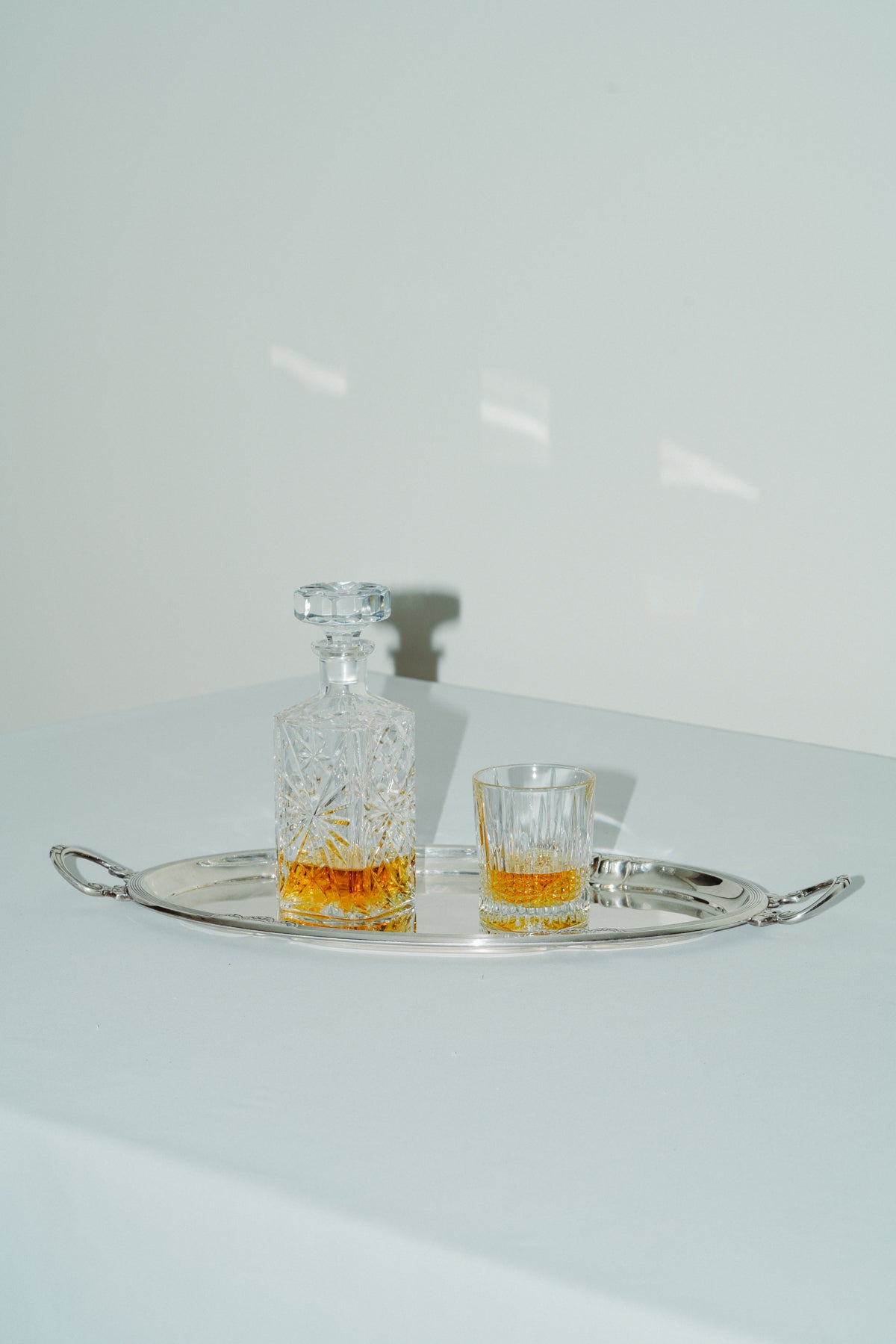 Tray with engravings