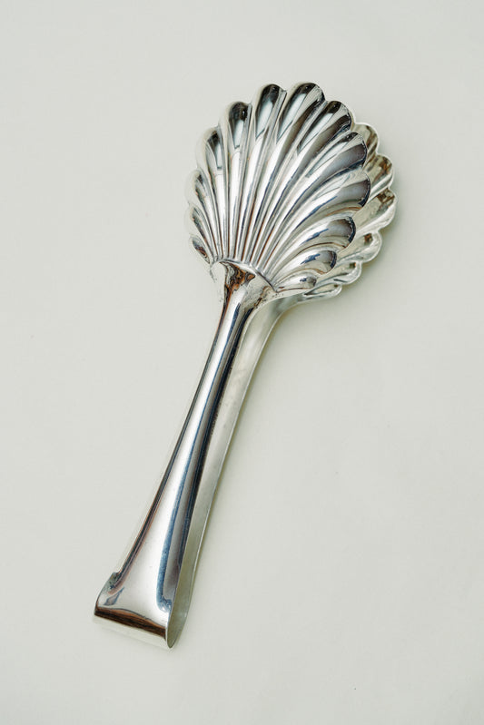 Shell shaped tongs