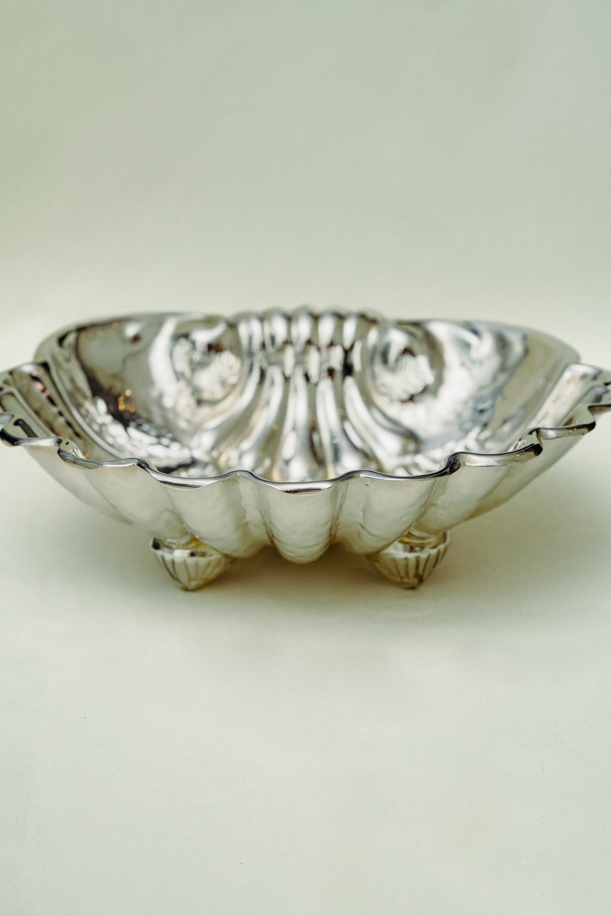 Shell shaped bowls (set of 2)