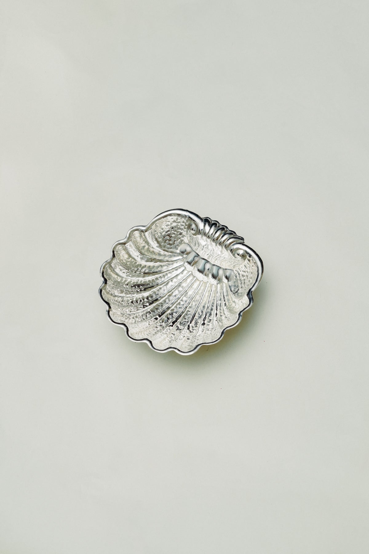 Shell shaped bowls (set of 2)