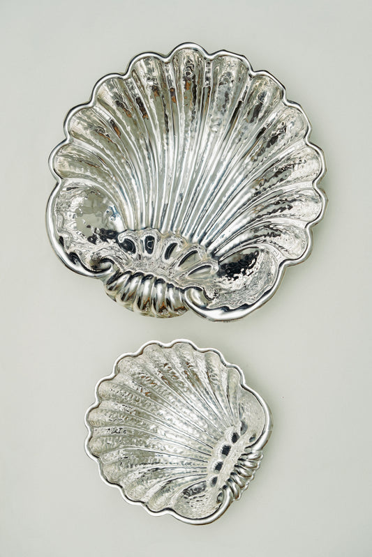 Shell shaped bowls (set of 2)