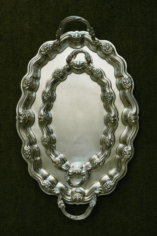 Set of 2 trays with flower details
