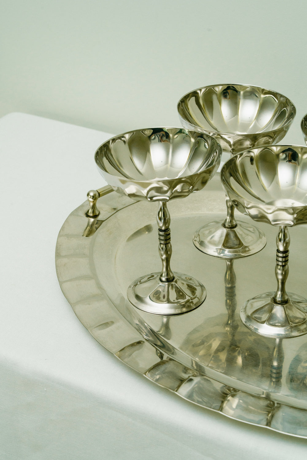 Set of 6 silver plated coupes with tray