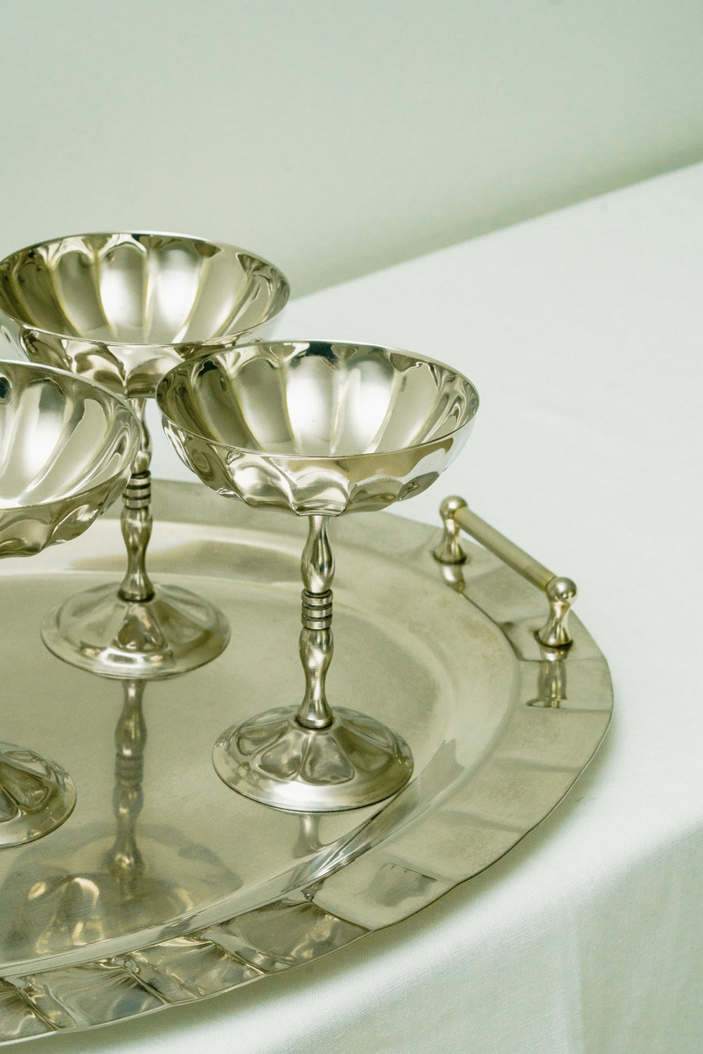 Set of 6 silver plated coupes with tray