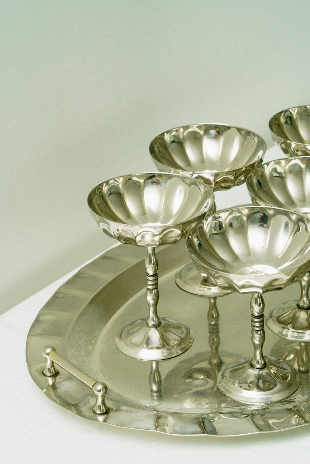 Set of 6 silver plated coupes with tray