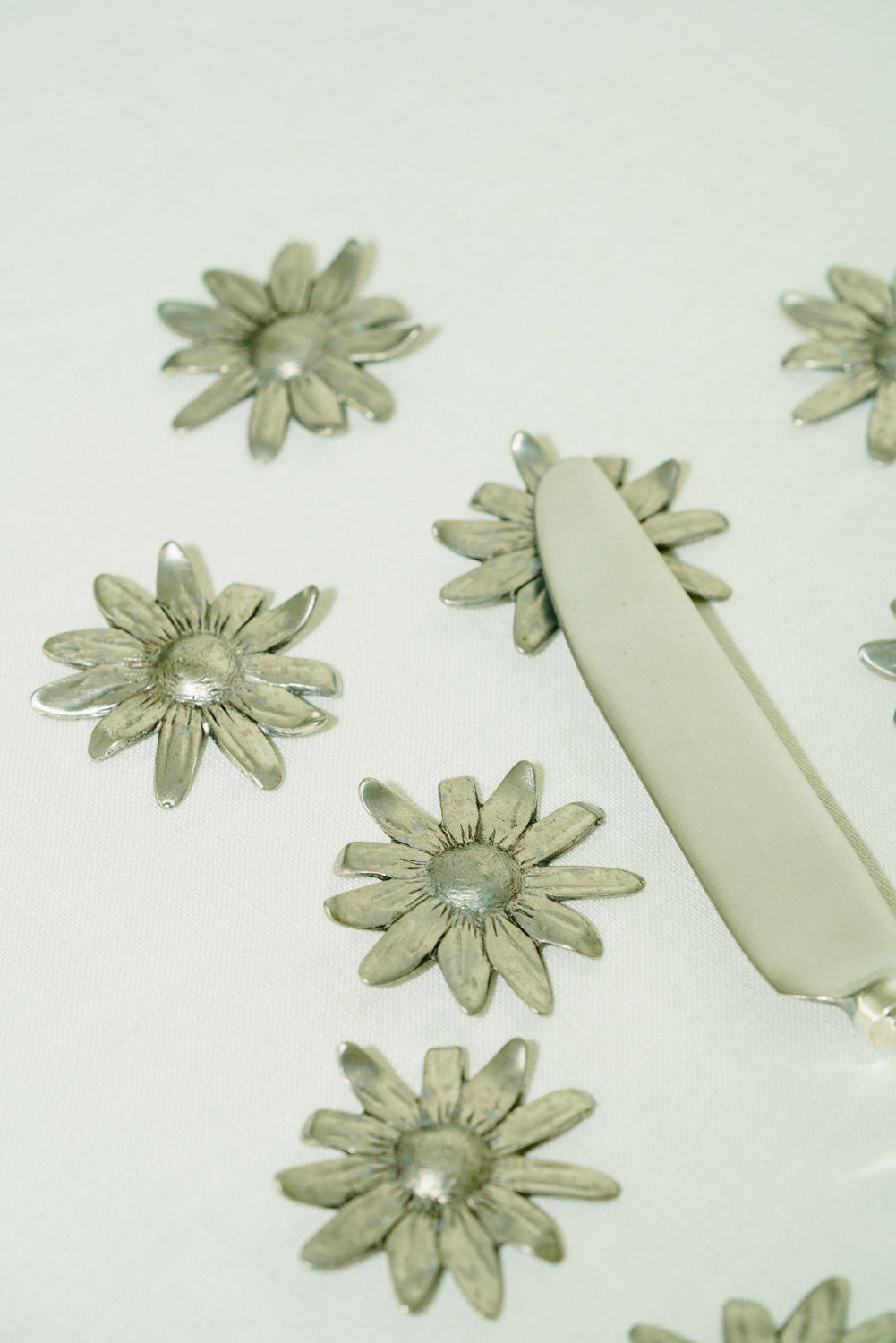 Flower Knife Rests by Étain du Manoir, set of 12