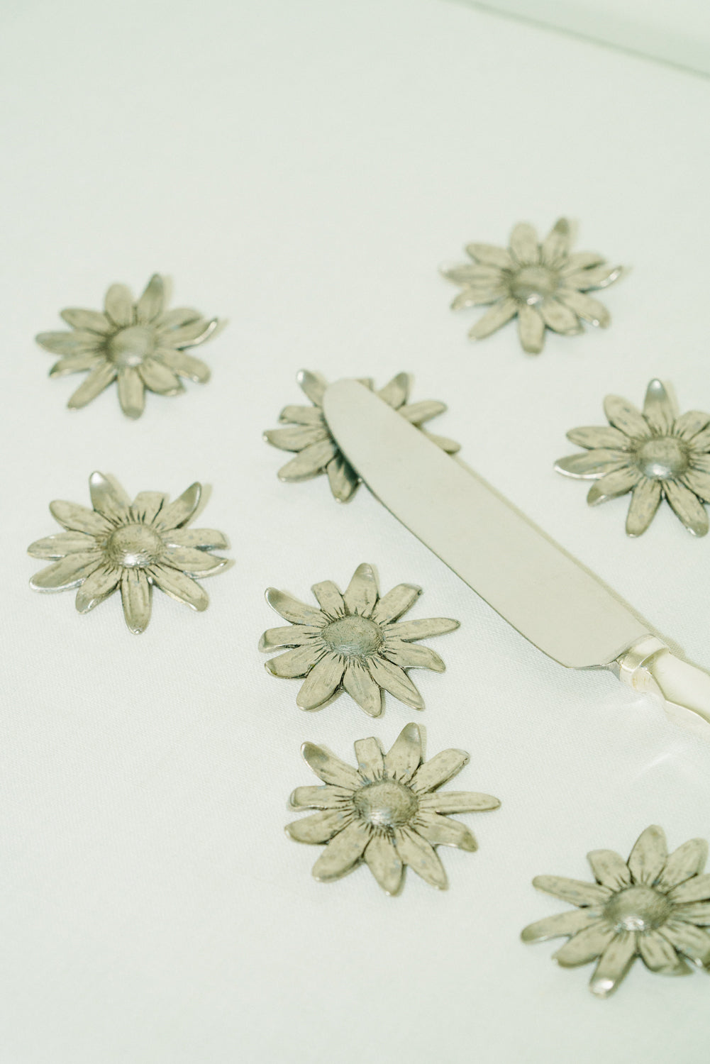 Flower Knife Rests by Étain du Manoir, set of 12