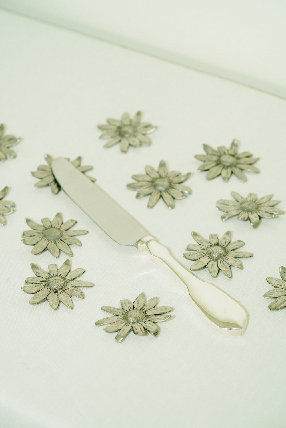 Flower Knife Rests by Étain du Manoir, set of 12