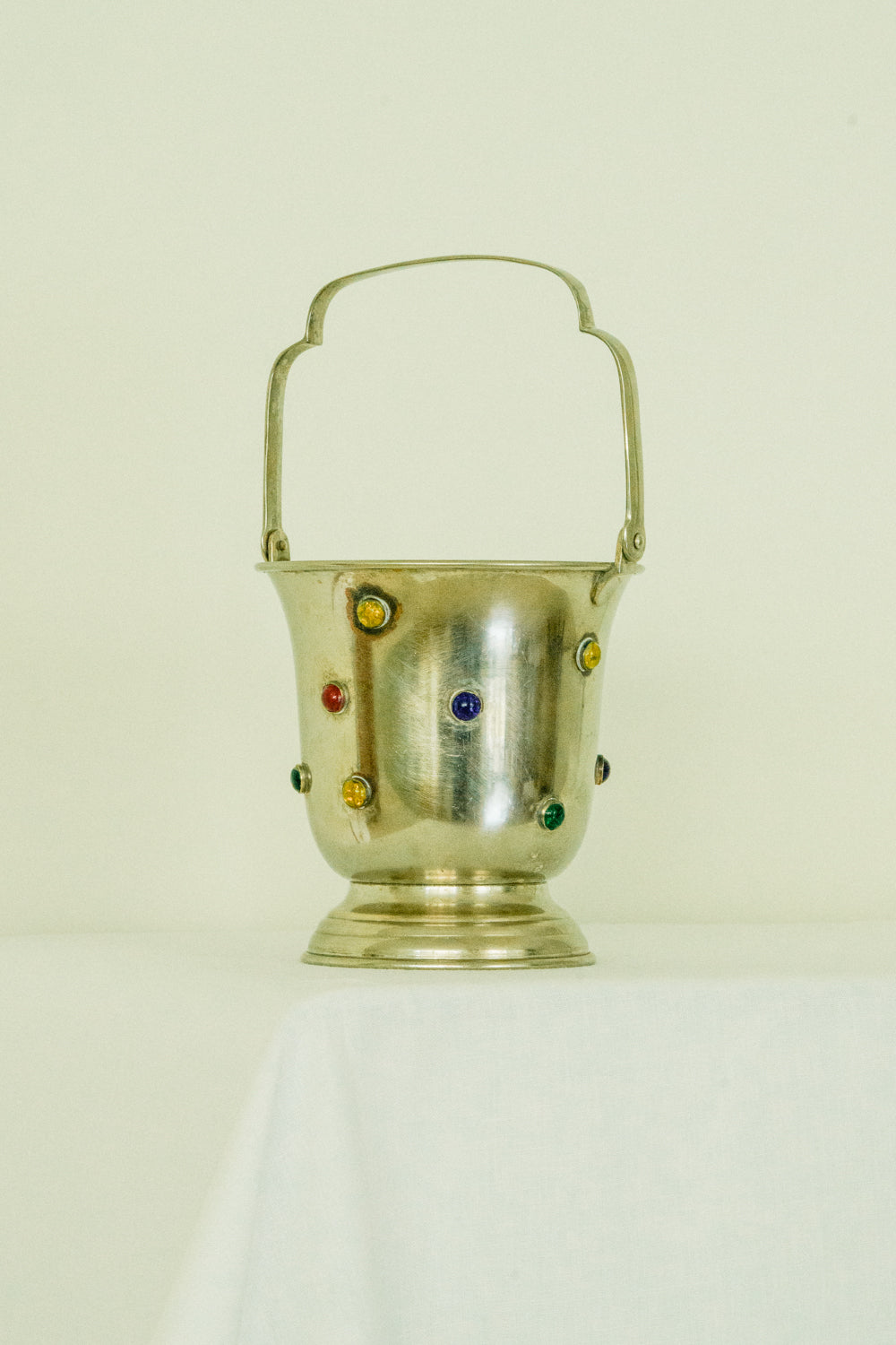 Ice bucket with colored rhinestones