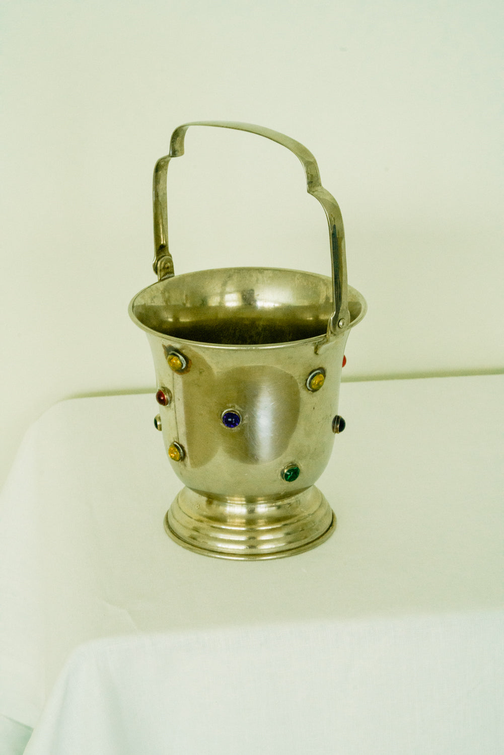 Ice bucket with colored rhinestones